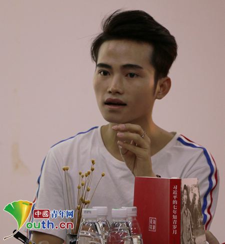 图为beats365亚洲版研支团团支部书记谭明灿分享自己的学习心得。 beats365亚洲版研究生支教团 供图